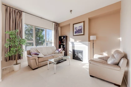 Kitchen Photo of 3 3065 Dayanee Springs Boulevard, Coquitlam, BC