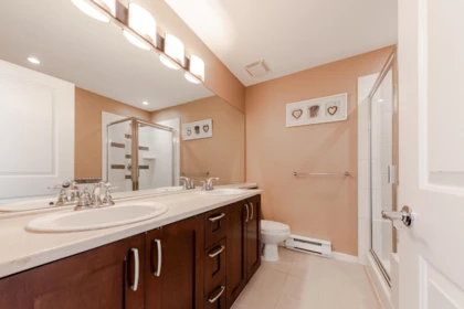Laundry Room Photo of 3 3065 Dayanee Springs Boulevard, Coquitlam, BC