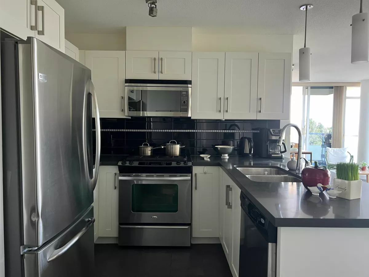 Walk-In Closet Photo of 1207 7090 Edmonds Street, Burnaby, BC