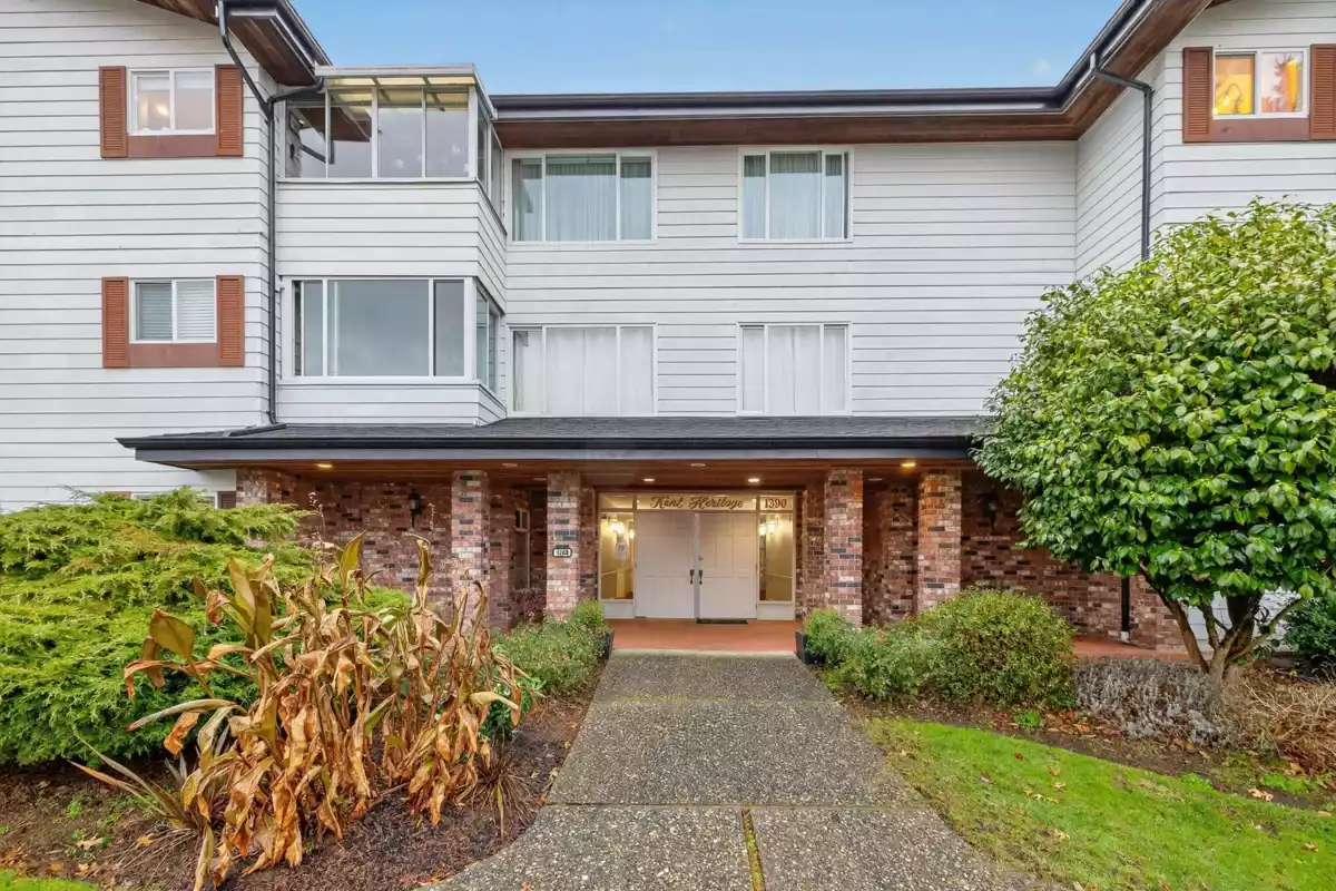 Hot Tub / Spa Photo of 104 1390 Martin Street, White Rock, BC