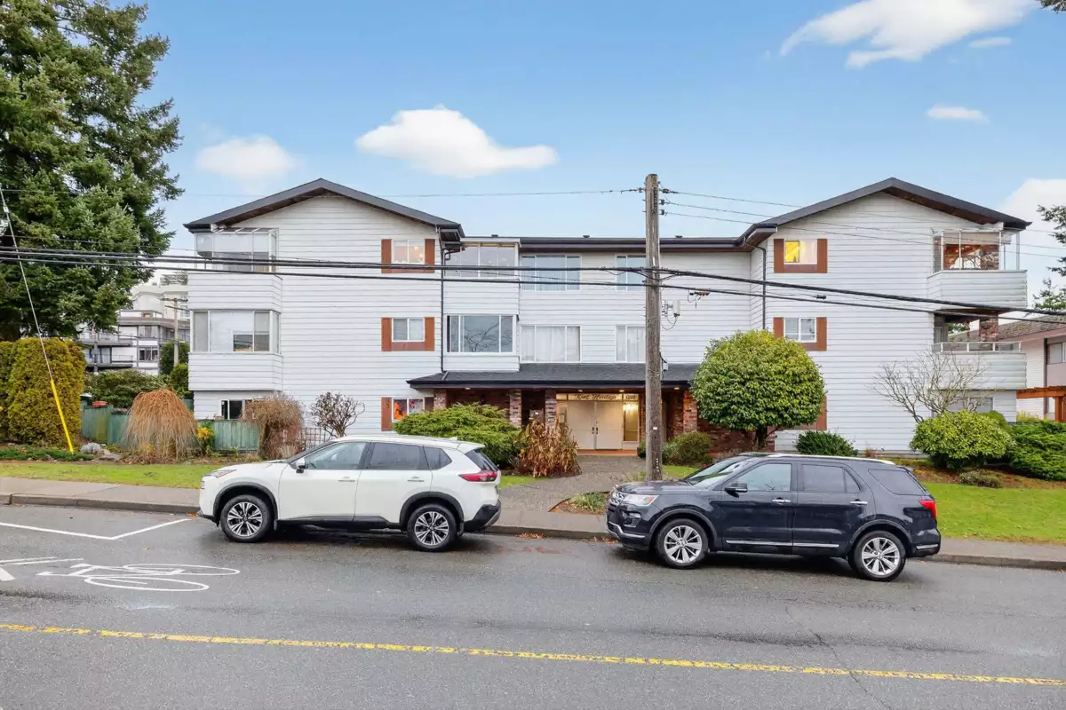 Outdoor Kitchen Photo of 104 1390 Martin Street, White Rock, BC