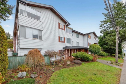 Garden / Landscaping Photo of 104 1390 Martin Street, White Rock, BC