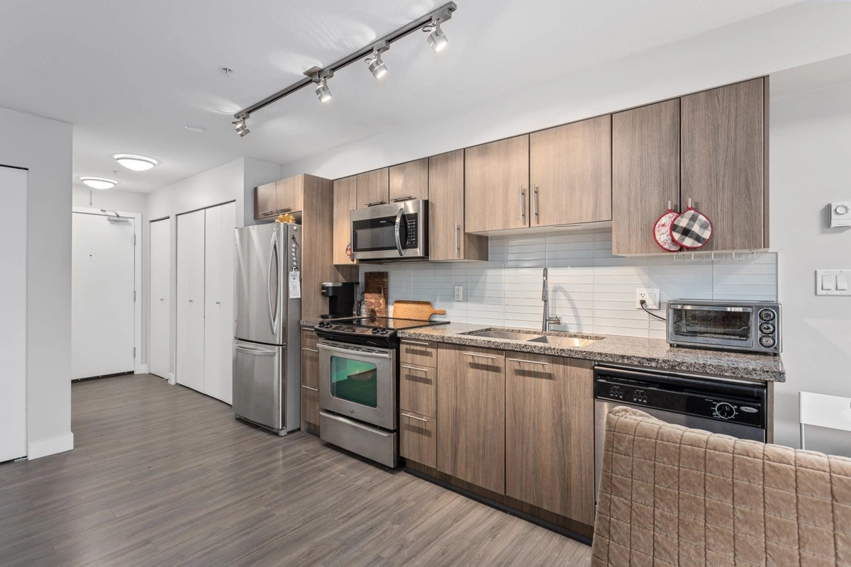 Walk-In Closet Photo of 315 12075 Edge Street, Maple Ridge, BC