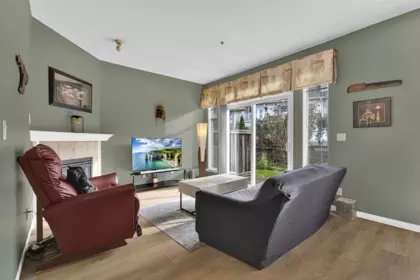 Hallway Photo of 16 11860 River Road, Surrey, BC