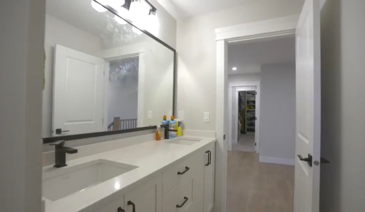 Guest Bathroom Photo of 21 4217 Old Clayburn Road, Abbotsford, BC