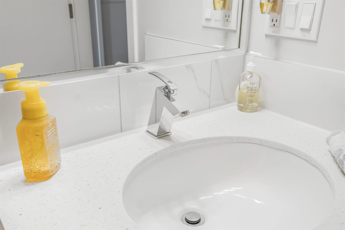 Guest Bathroom Photo of 604 22318 Lougheed Highway, Maple Ridge, BC