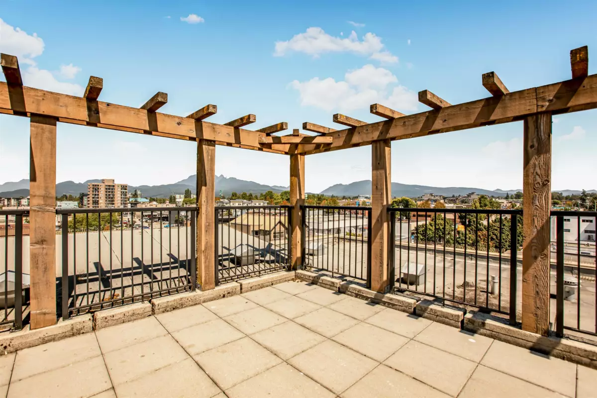 Hallway Photo of 604 22318 Lougheed Highway, Maple Ridge, BC