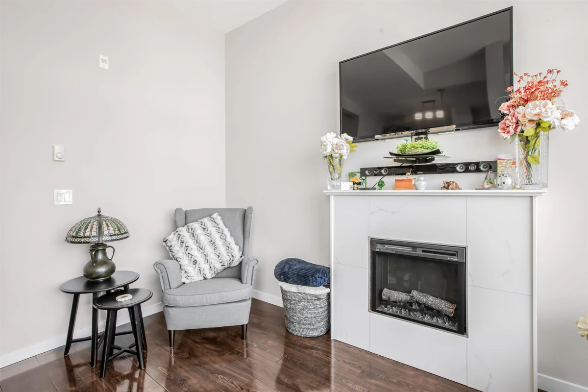 Kitchen Island Photo of 604 22318 Lougheed Highway, Maple Ridge, BC