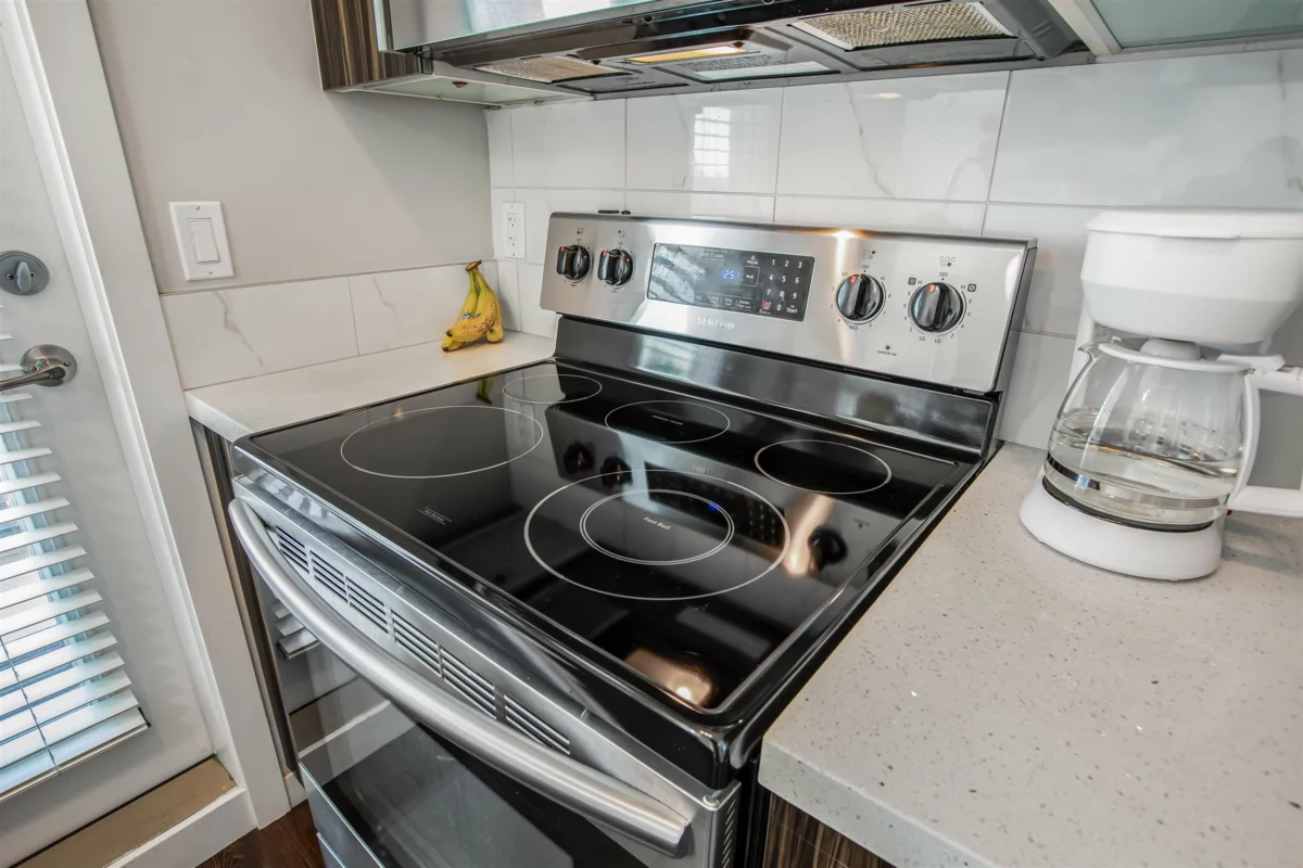 Primary Bathroom Photo of 604 22318 Lougheed Highway, Maple Ridge, BC