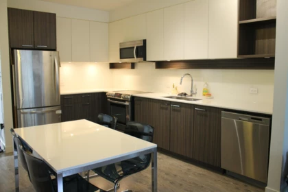 303 9250 University High Street, Burnaby, BC