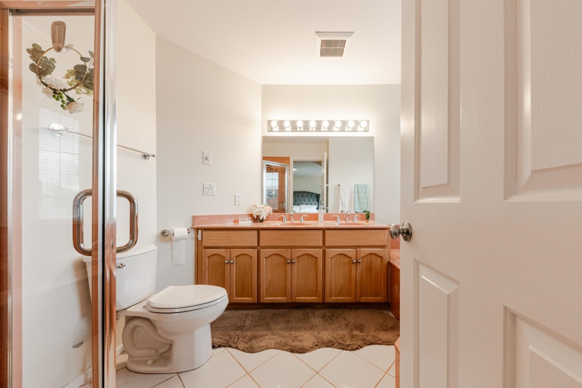 Hallway Photo of 5663 186a Street, Surrey, BC