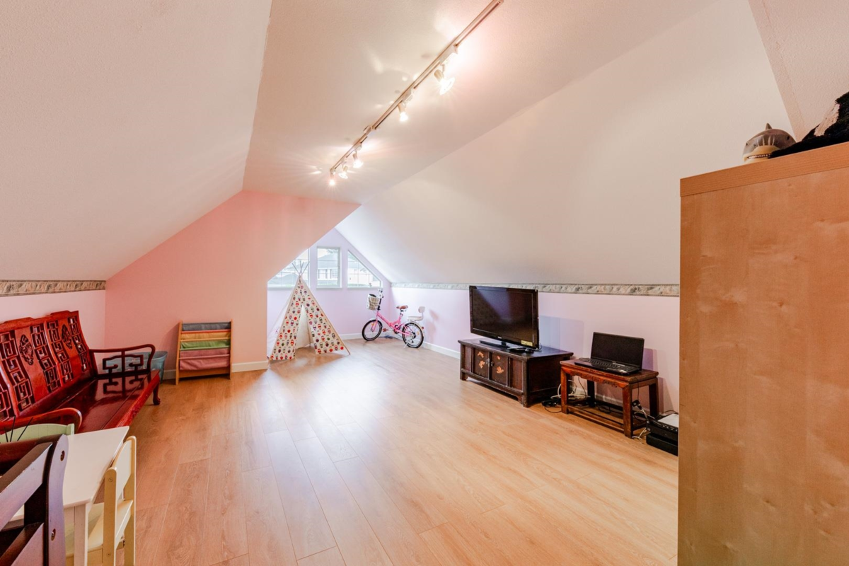 Hot Tub / Spa Photo of 5663 186a Street, Surrey, BC