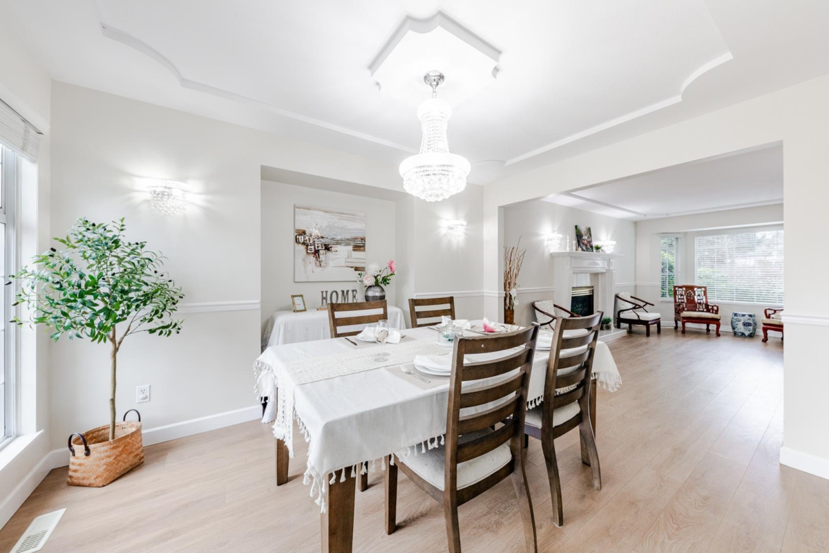 Kitchen Island Photo of 5663 186a Street, Surrey, BC