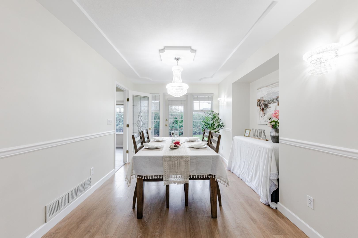 Kitchen Photo of 5663 186a Street, Surrey, BC