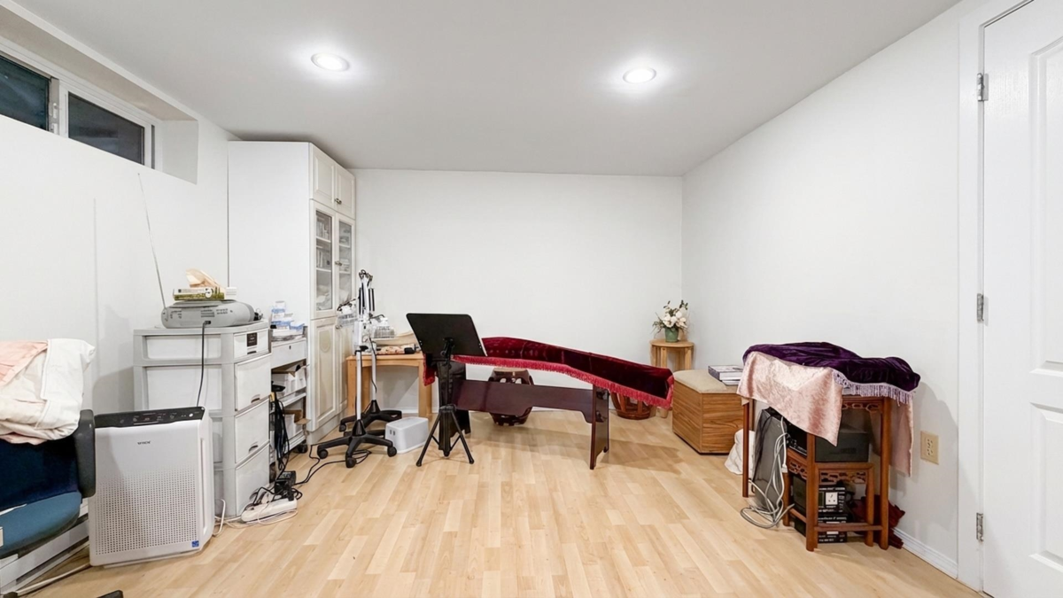 Basement Recreation Room Photo of 7438 Echo Place, Vancouver, BC