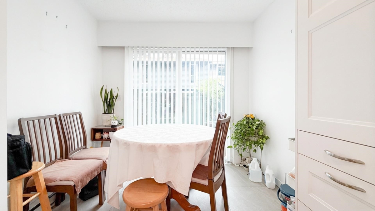 Breakfast Nook Photo of 7438 Echo Place, Vancouver, BC
