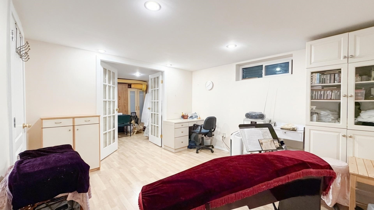 Laundry Room Photo of 7438 Echo Place, Vancouver, BC