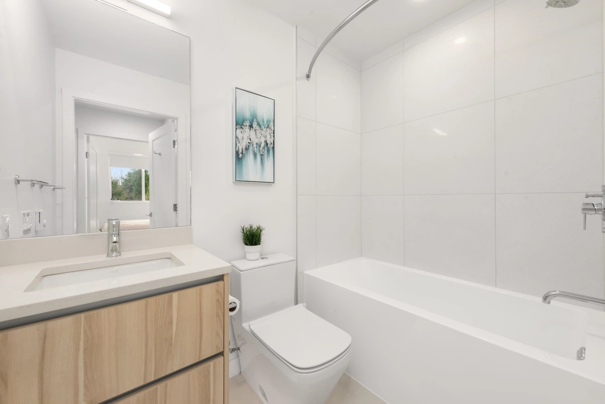 Hot Tub / Spa Photo of 807 W 33rd Avenue, Vancouver, BC