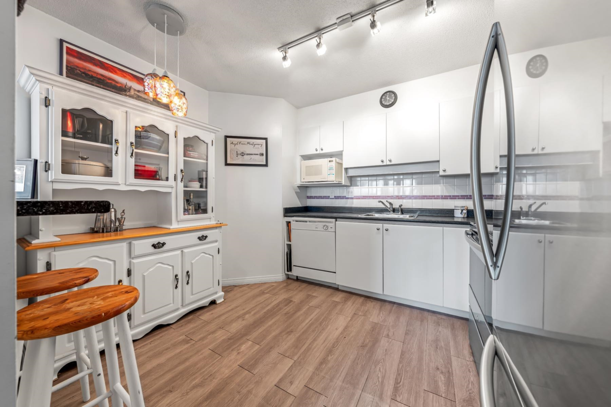 Breakfast Nook Photo of 502 1235 Quayside Drive, New Westminster, BC