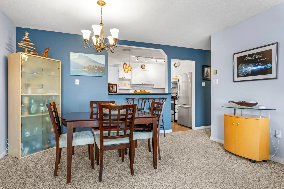 Kitchen Island Photo of 502 1235 Quayside Drive, New Westminster, BC