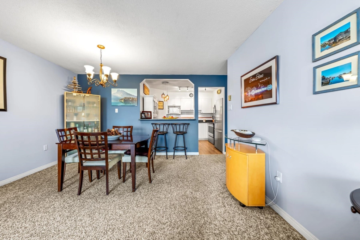 Kitchen Photo of 502 1235 Quayside Drive, New Westminster, BC