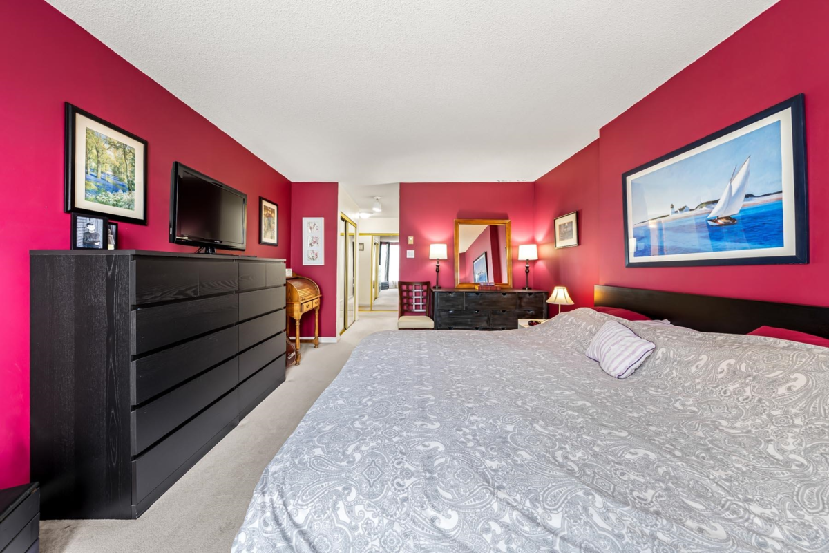 Walk-In Closet Photo of 502 1235 Quayside Drive, New Westminster, BC