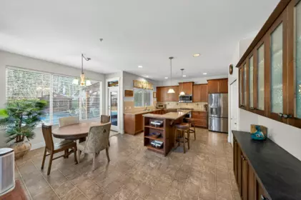 Kitchen Island Photo of 10668 245b Street, Maple Ridge, BC