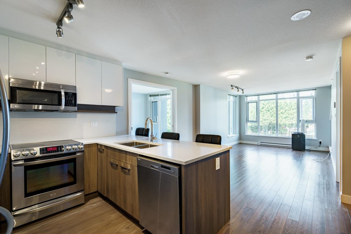 Kitchen Island Photo of 505 958 Ridgeway Avenue, Coquitlam, BC