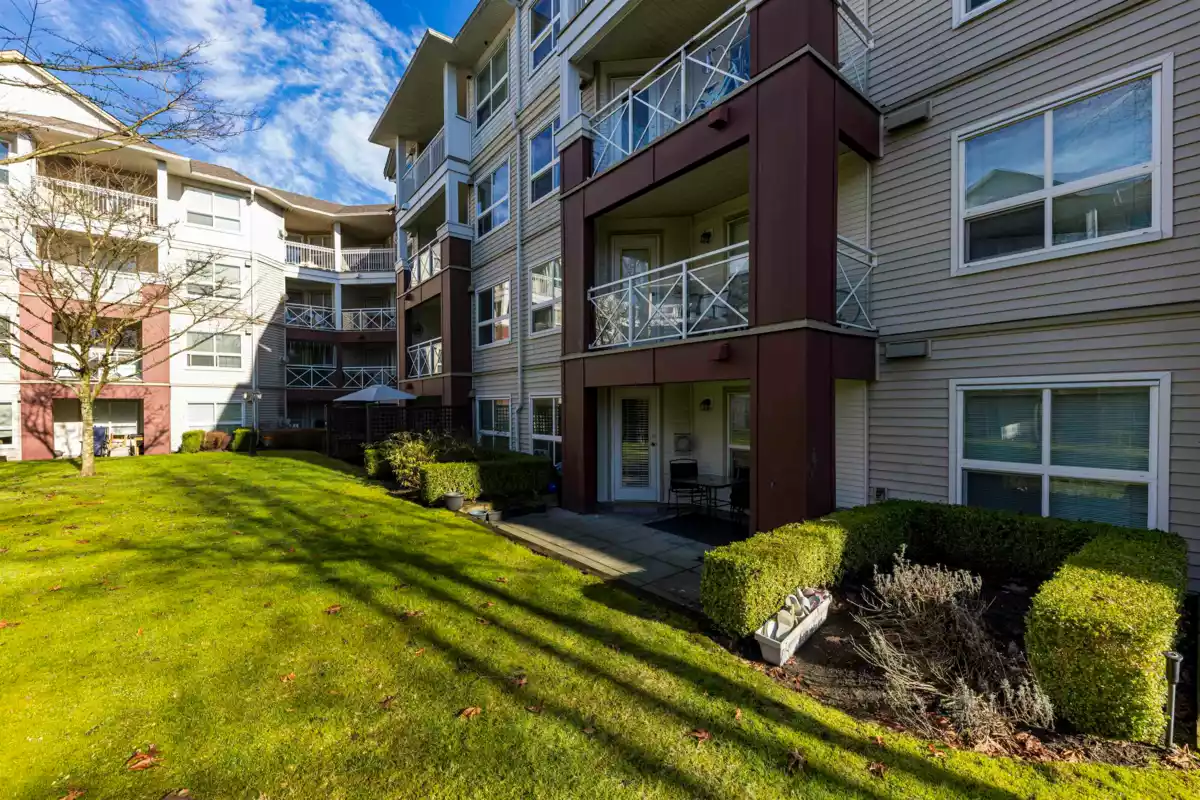 Swimming Pool Photo of 118 8068 120a Street, Surrey, BC