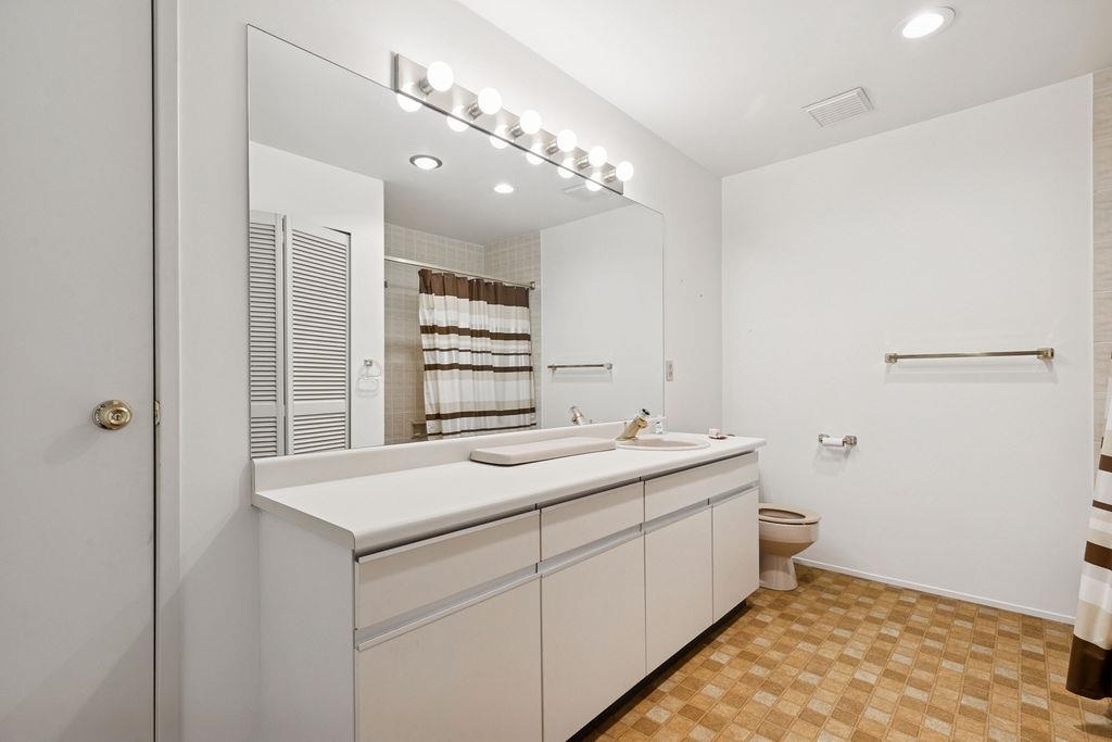 Entry Foyer Photo of 6626 Turnberry Crescent, Vancouver, BC