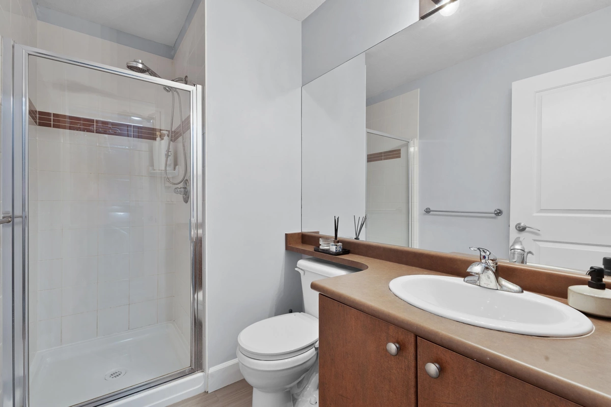 Entry Foyer Photo of 17 16772 61 Avenue, Surrey, BC