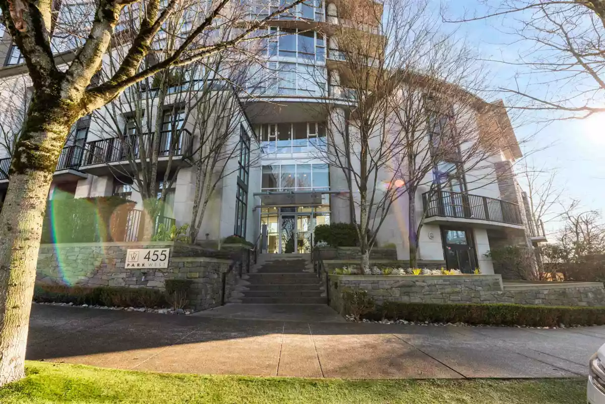 Swimming Pool Photo of 2105 455 Beach Crescent, Vancouver, BC