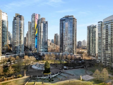 Hot Tub / Spa Photo of 2105 455 Beach Crescent, Vancouver, BC