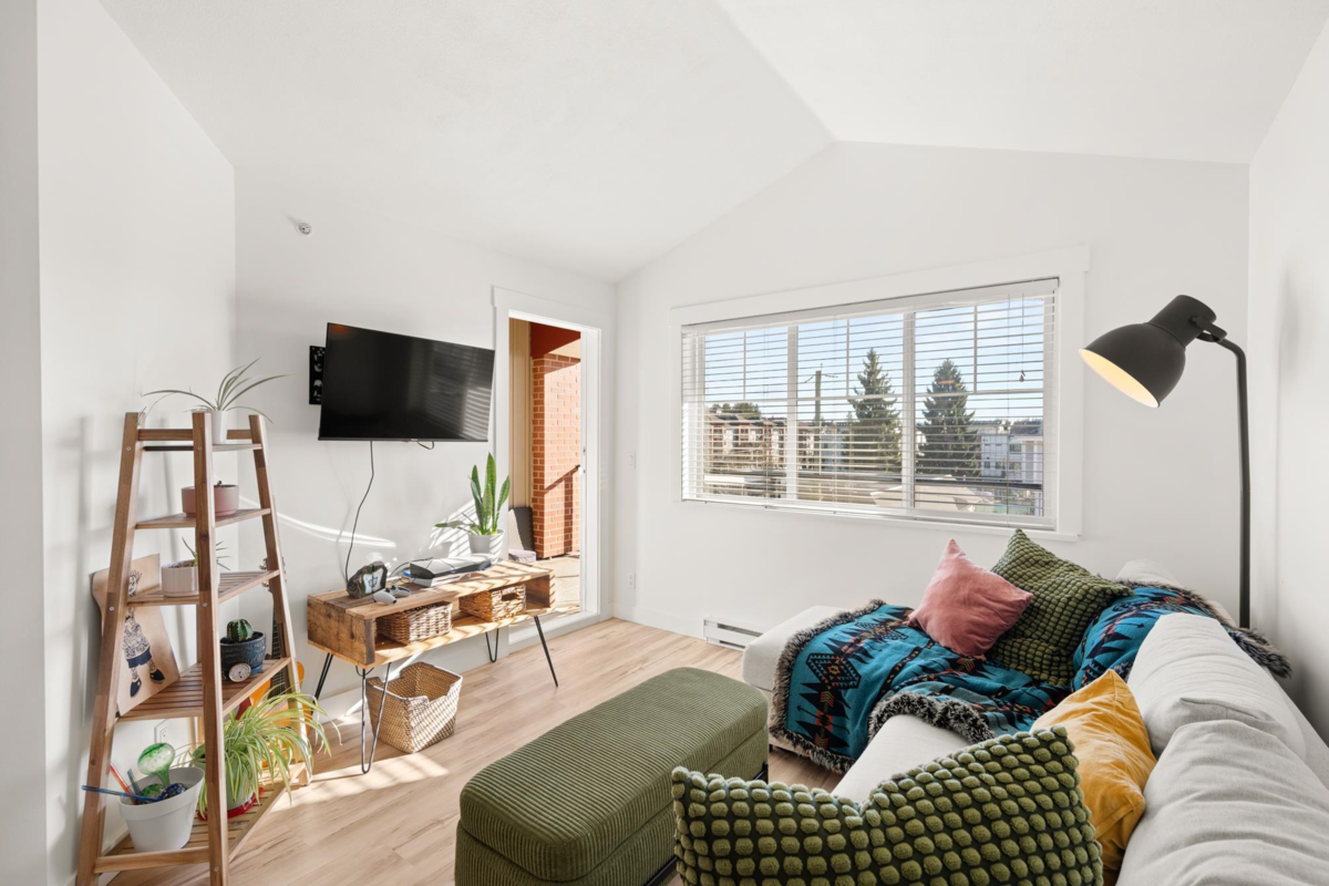 Bedroom 3 Photo of 308 19774 56 Avenue, Langley, BC