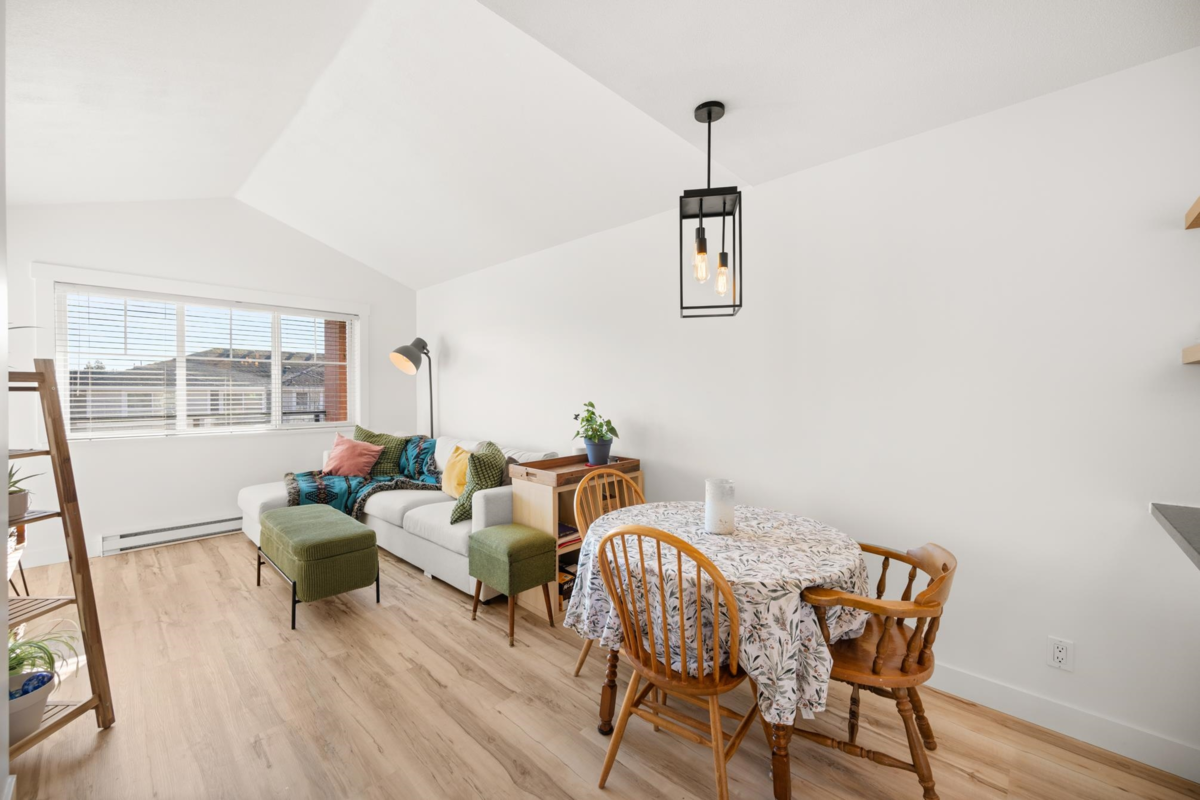 Primary Bathroom Photo of 308 19774 56 Avenue, Langley, BC