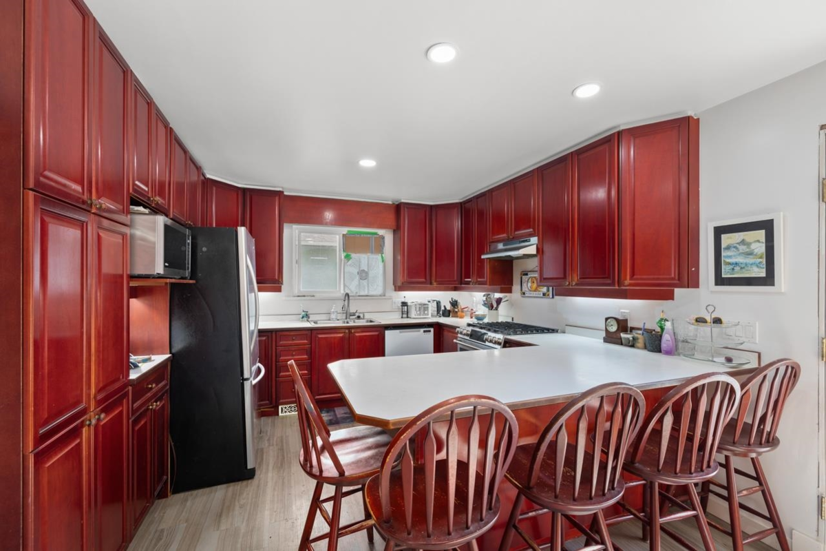 Kitchen Island Photo of 6530 Dunbar Street, Vancouver, BC
