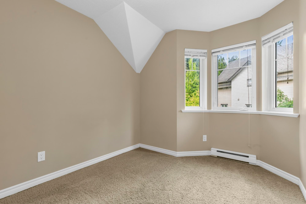 Basement Recreation Room Photo of 2 32501 Fraser Crescent, Mission, BC