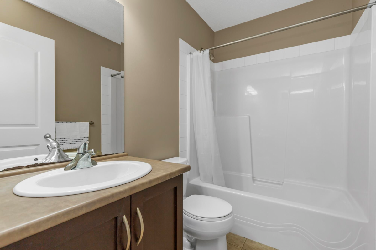 Entry Foyer Photo of 2 32501 Fraser Crescent, Mission, BC