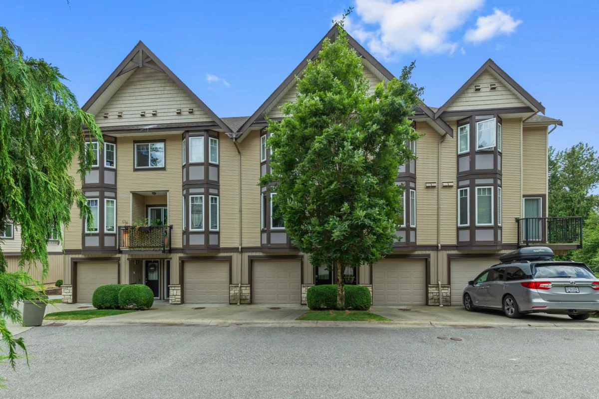Family Room Photo of 2 32501 Fraser Crescent, Mission, BC