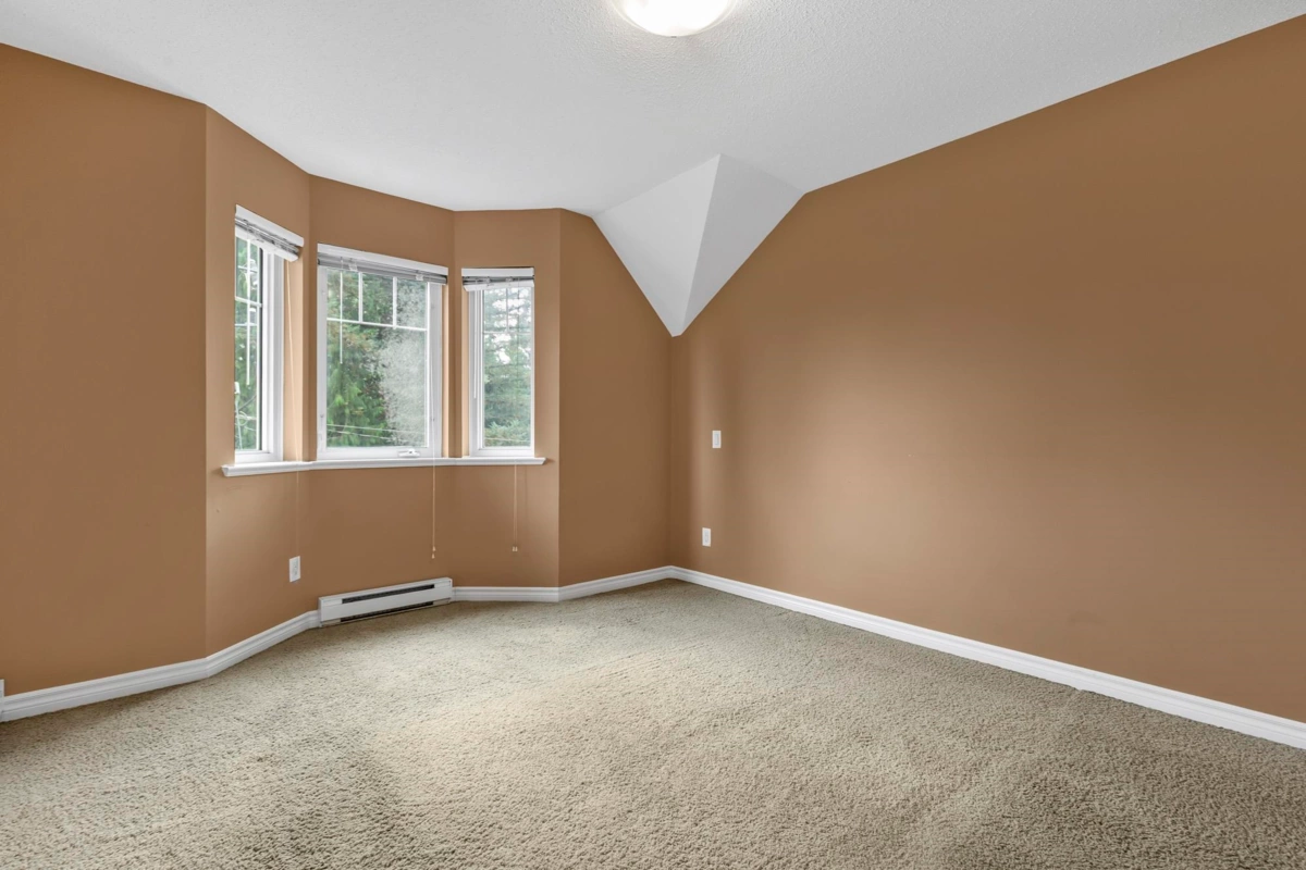 Guest Bathroom Photo of 2 32501 Fraser Crescent, Mission, BC