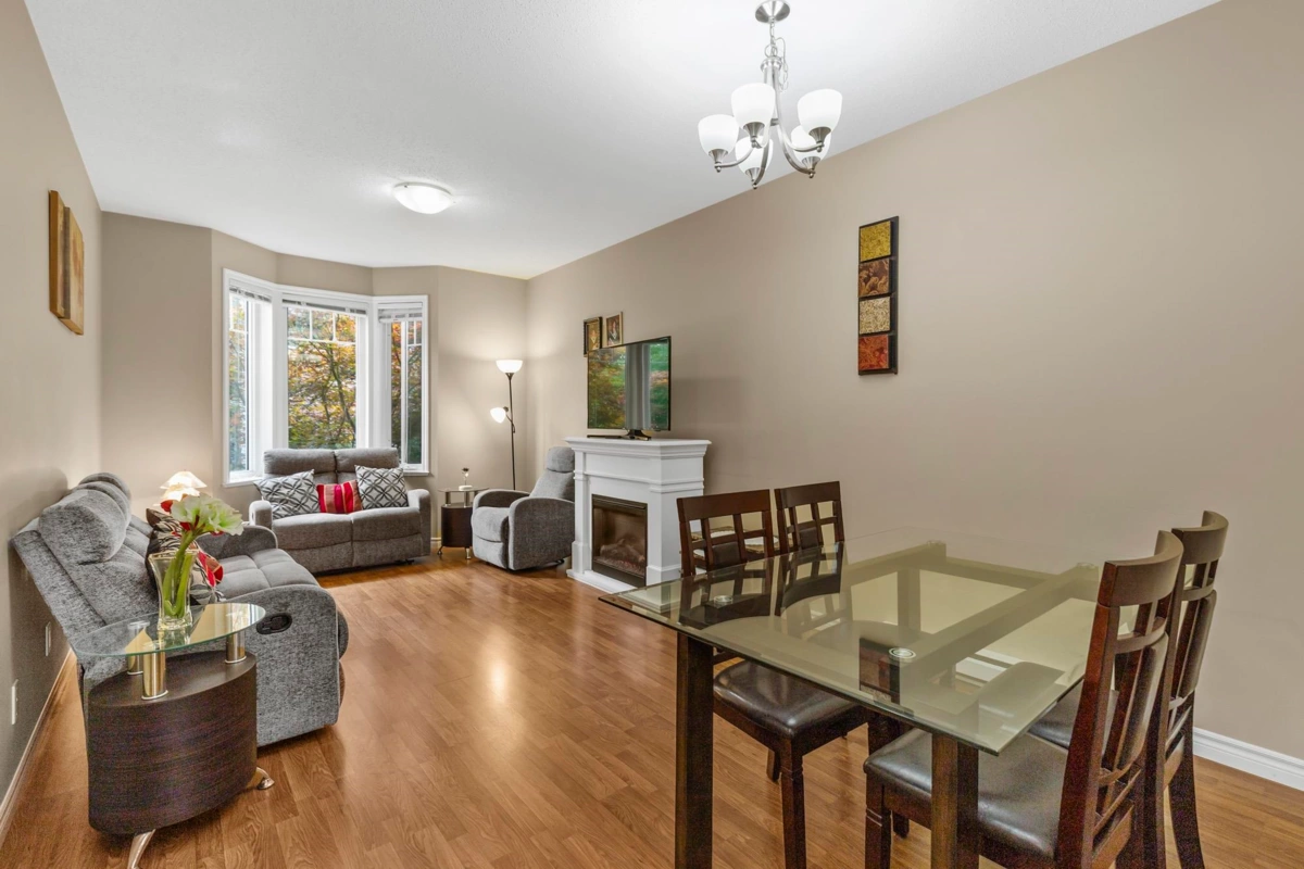 Kitchen Photo of 2 32501 Fraser Crescent, Mission, BC