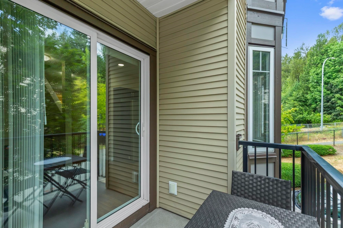 Outdoor Deck Photo of 2 32501 Fraser Crescent, Mission, BC