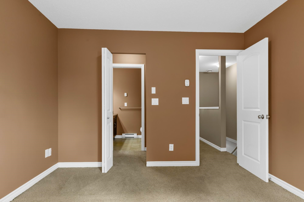 Powder Room Photo of 2 32501 Fraser Crescent, Mission, BC
