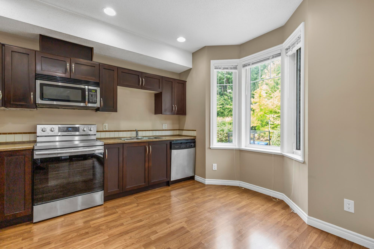 Primary Bathroom Photo of 2 32501 Fraser Crescent, Mission, BC