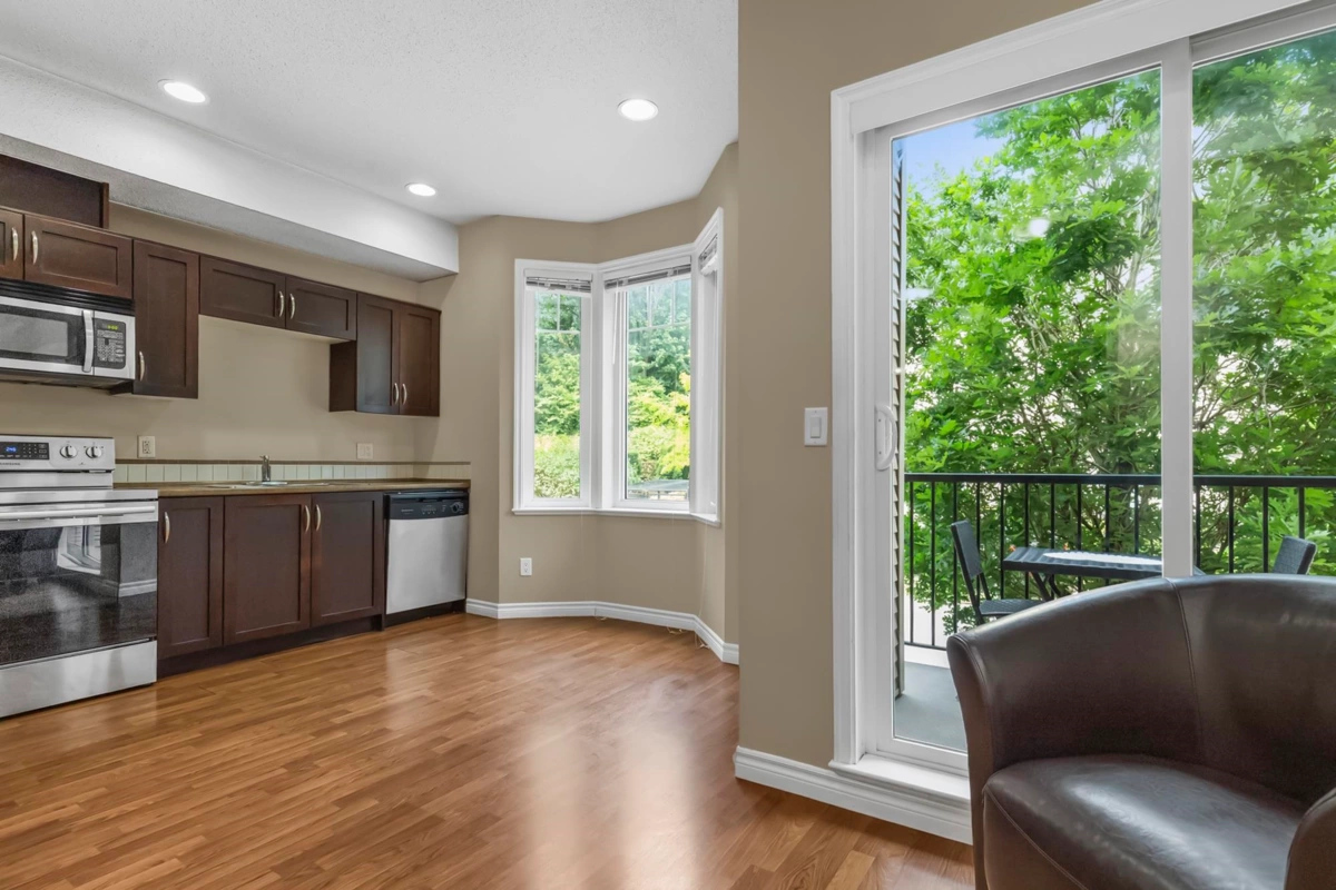 Walk-In Closet Photo of 2 32501 Fraser Crescent, Mission, BC