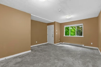 Hallway Photo of 2 32501 Fraser Crescent, Mission, BC