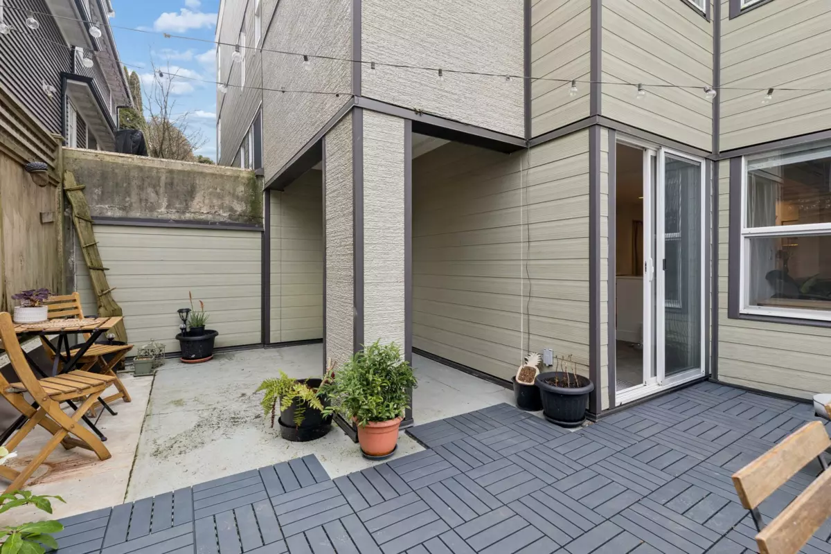 Front Yard Photo of 105 507 E 6th Avenue, Vancouver, BC