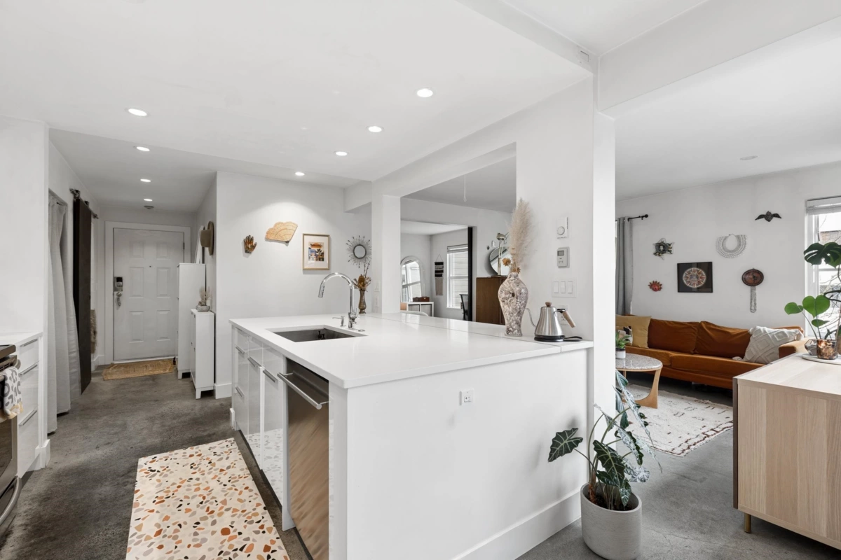 Guest Bathroom Photo of 105 507 E 6th Avenue, Vancouver, BC