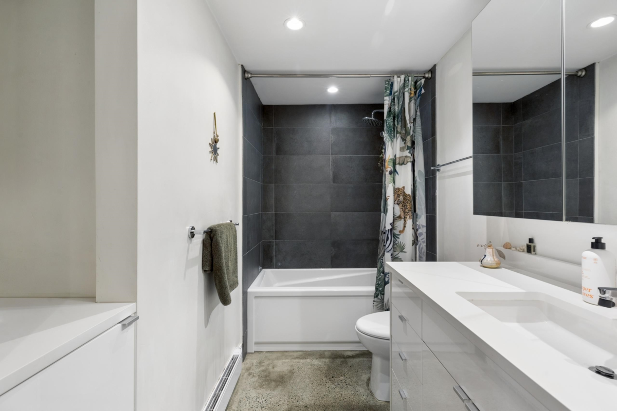 Hallway Photo of 105 507 E 6th Avenue, Vancouver, BC