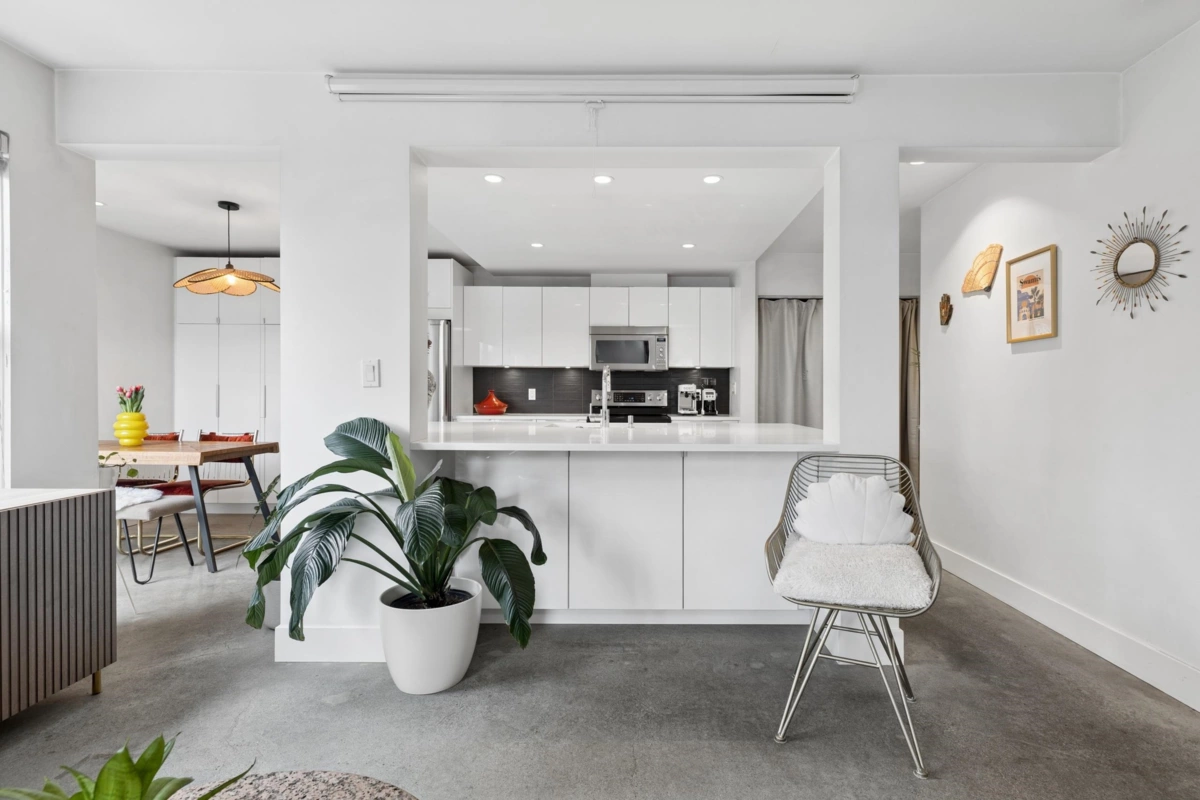 Walk-In Closet Photo of 105 507 E 6th Avenue, Vancouver, BC